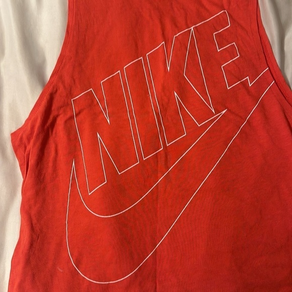 Nike Peachy/Orange Sleeveless Workout Top - Picture 4 of 7